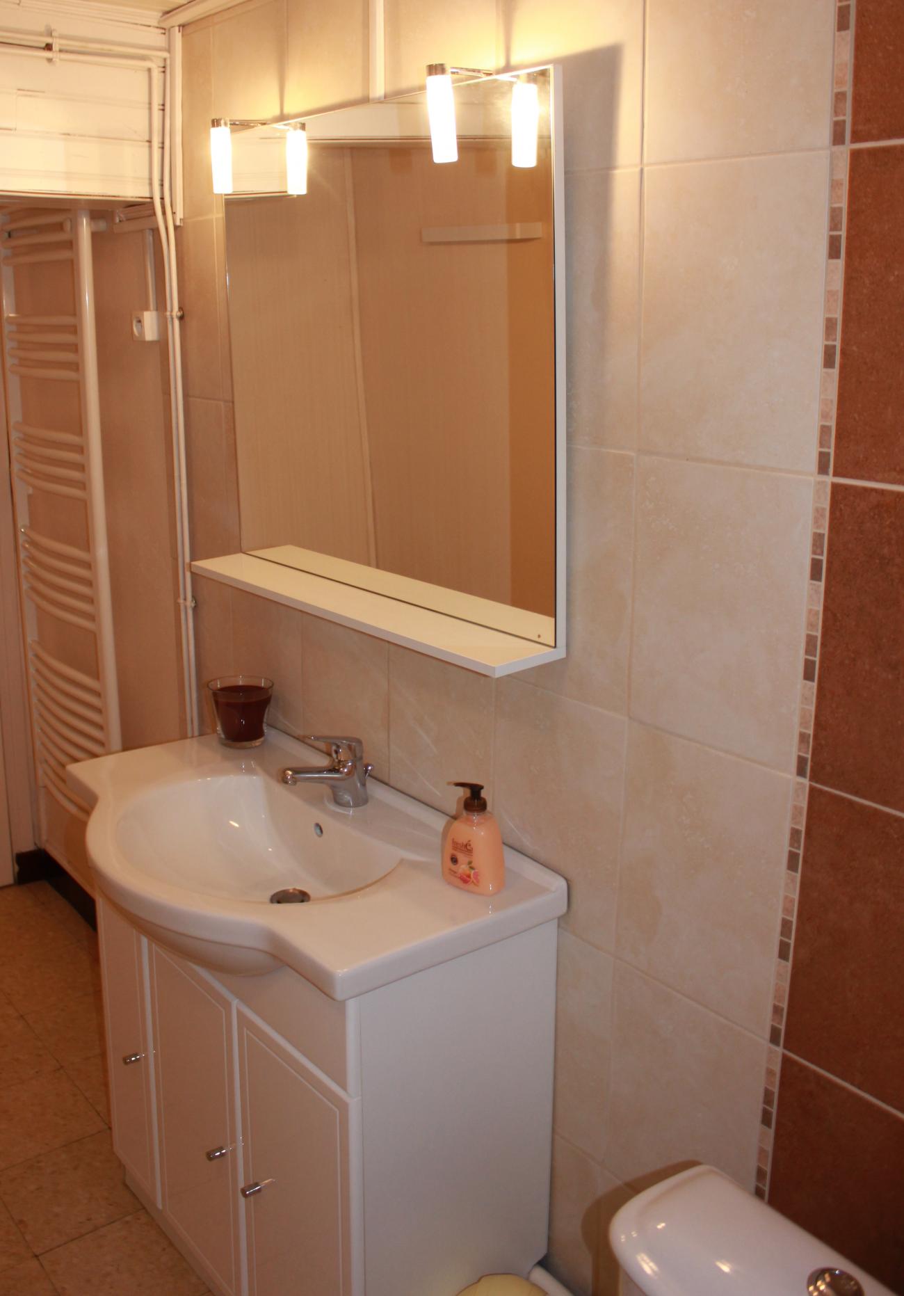 4p7_Salle de bain 1.JPG